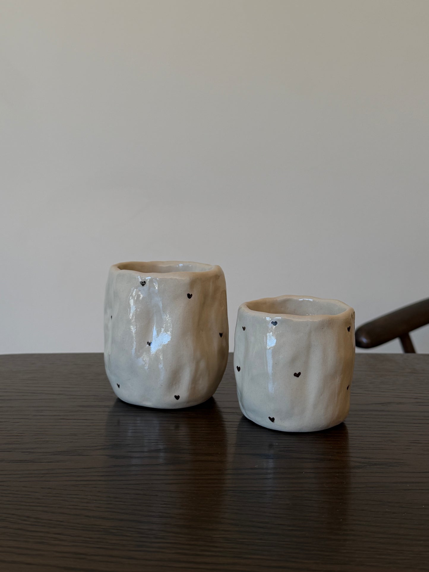 Wavy mug hearts