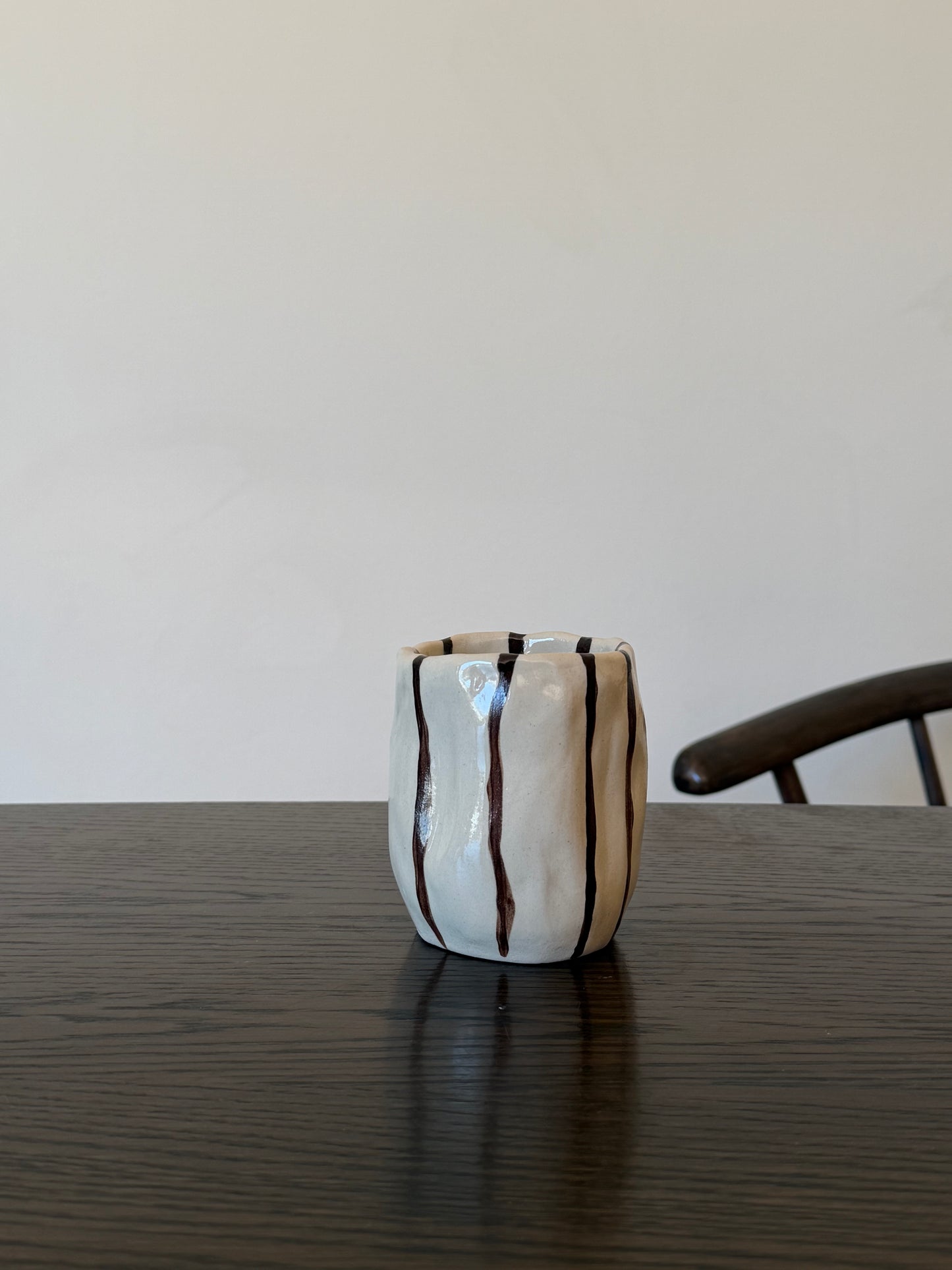 Wavy mug line brown