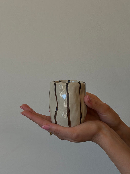 Wavy mug line brown