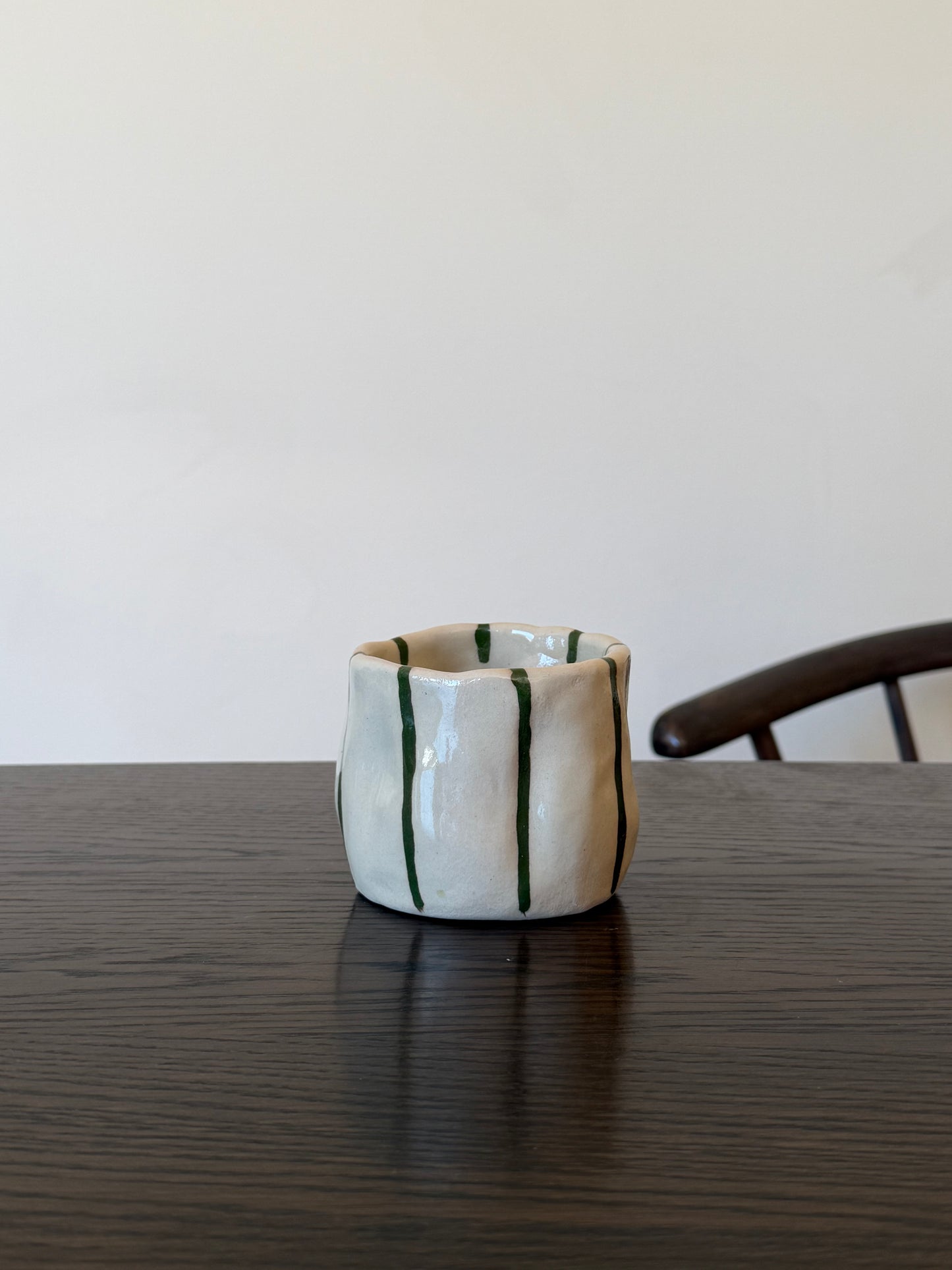 Wavy mug line olive