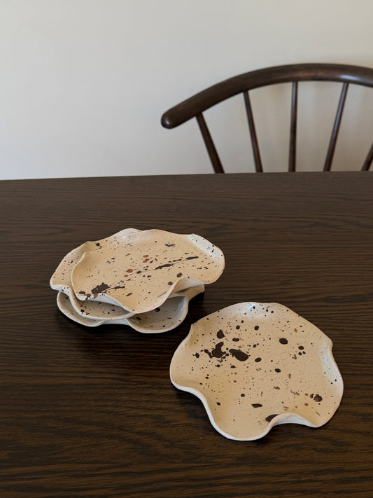 Wavy plate sprinkle