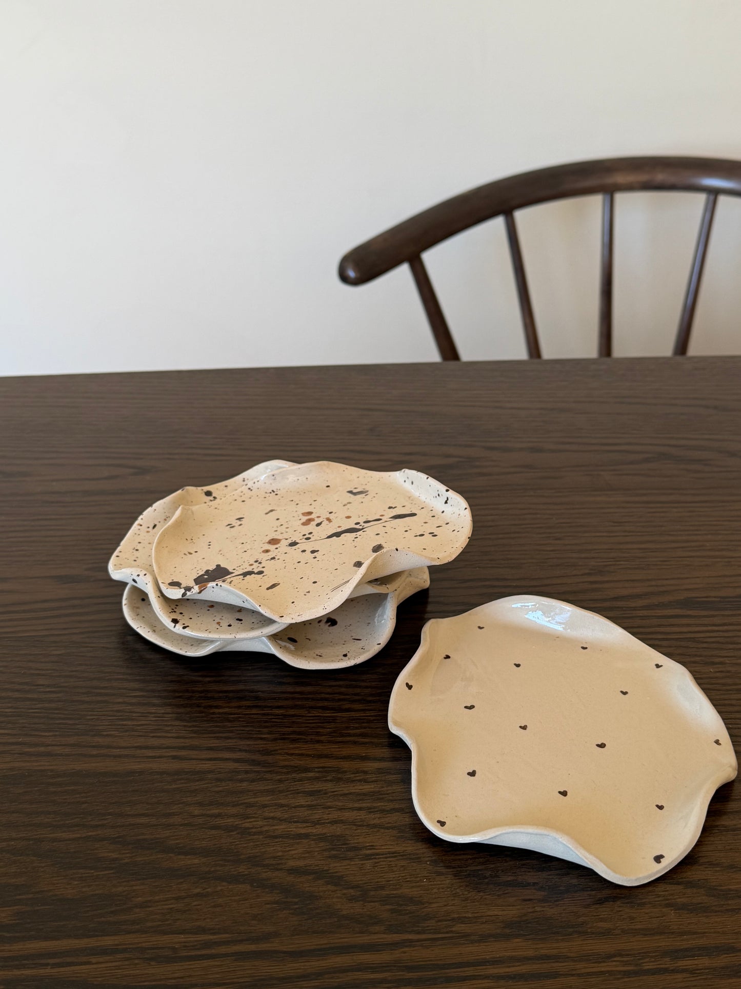 Wavy plate hearts